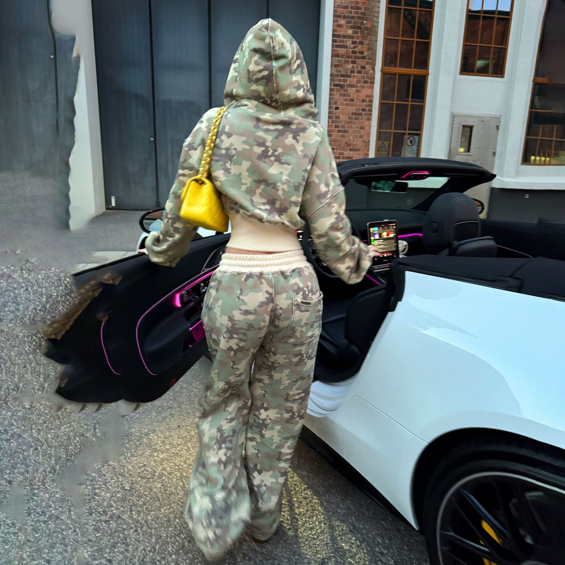 유럽과 미국의 여성 패션 스티칭 스포츠 세트 위장 짧은 허리 후드 스웨터 패션 캐주얼 투피스 여성