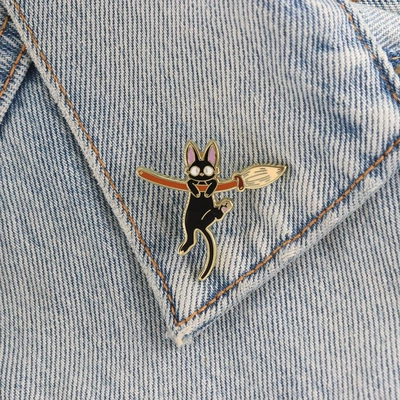 Flying Broom Brooch Collar – Yaxa sancaqları