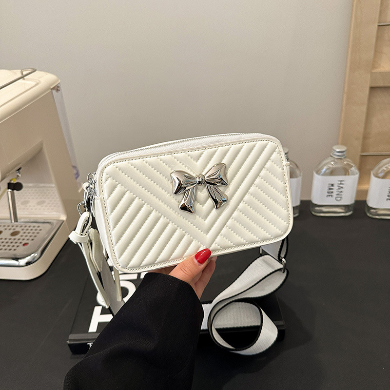 Bolsos transfronterizos para mujer 2024 nuevo bolso de cámara de todo fósforo de moda de alta gama casual simple bolso cuadrado pequeño de mensajero de un solo hombro