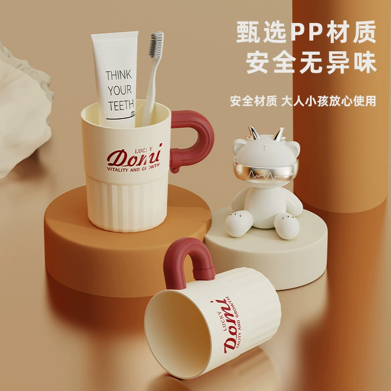 泰禾 Набор? (Chinese) Cute high quality plastic toothbrush, creative mouthwash