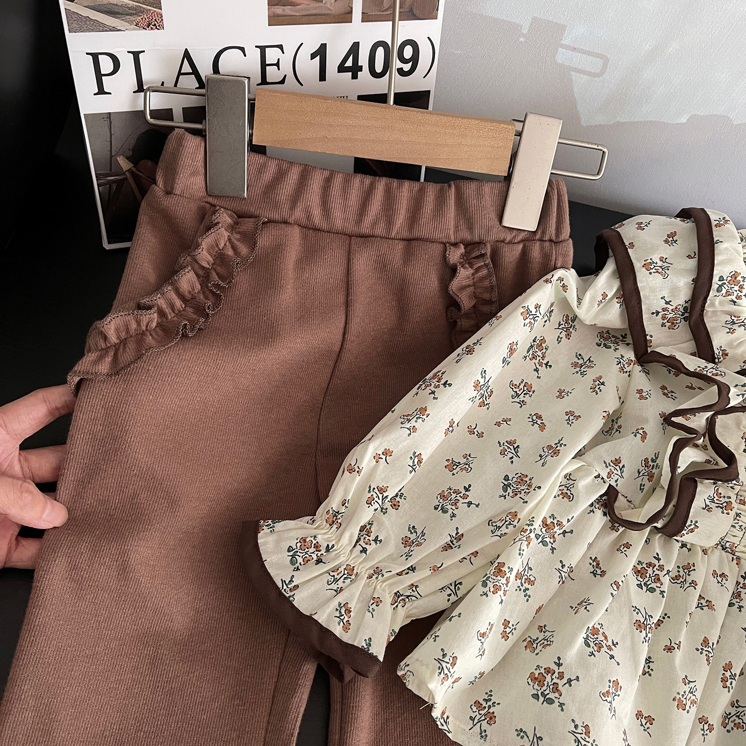 Mädchen Blumen V-ausschnitt Oberteil Und Schlaghose Set Herbst_voghion.com