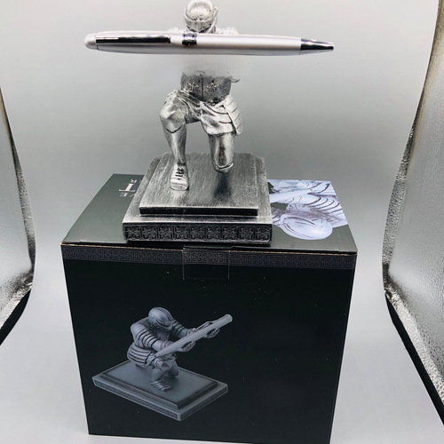 Executive Knight Seat Armor Hero Pen Rack Stationery Pen Holder Knight Iron Silver Bronze Blue Series
