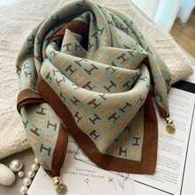 2025新款磁吸扣三角丝巾护颈棉麻方巾女秋冬洋气围脖气质百搭丝巾