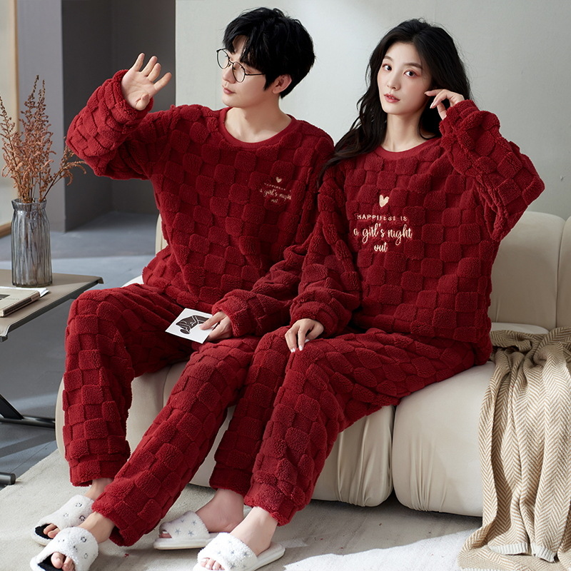 Pareja de pijamas de invierno de lana de coral engrosada de franela forrada de lana de los hombres y las mujeres de color a juego de dibujos animados ropa de casa Otoño e Invierno