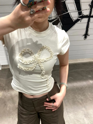A women's short-sleeve round-neck T-shirt with a pure cotton bow tie element, 210g, 40 pieces, suitable for daily wear.
