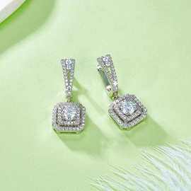 满钻方糖高级感耳环S925银镀18K白金方围圆形莫桑钻耳环0.5CT/粒