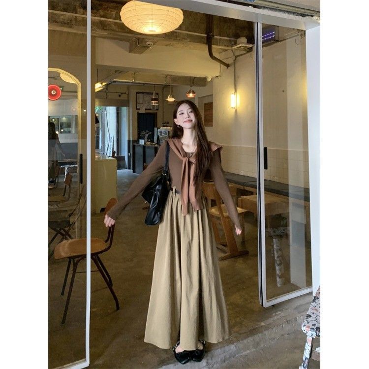 Retro solid color long-sleeve with a round collar
