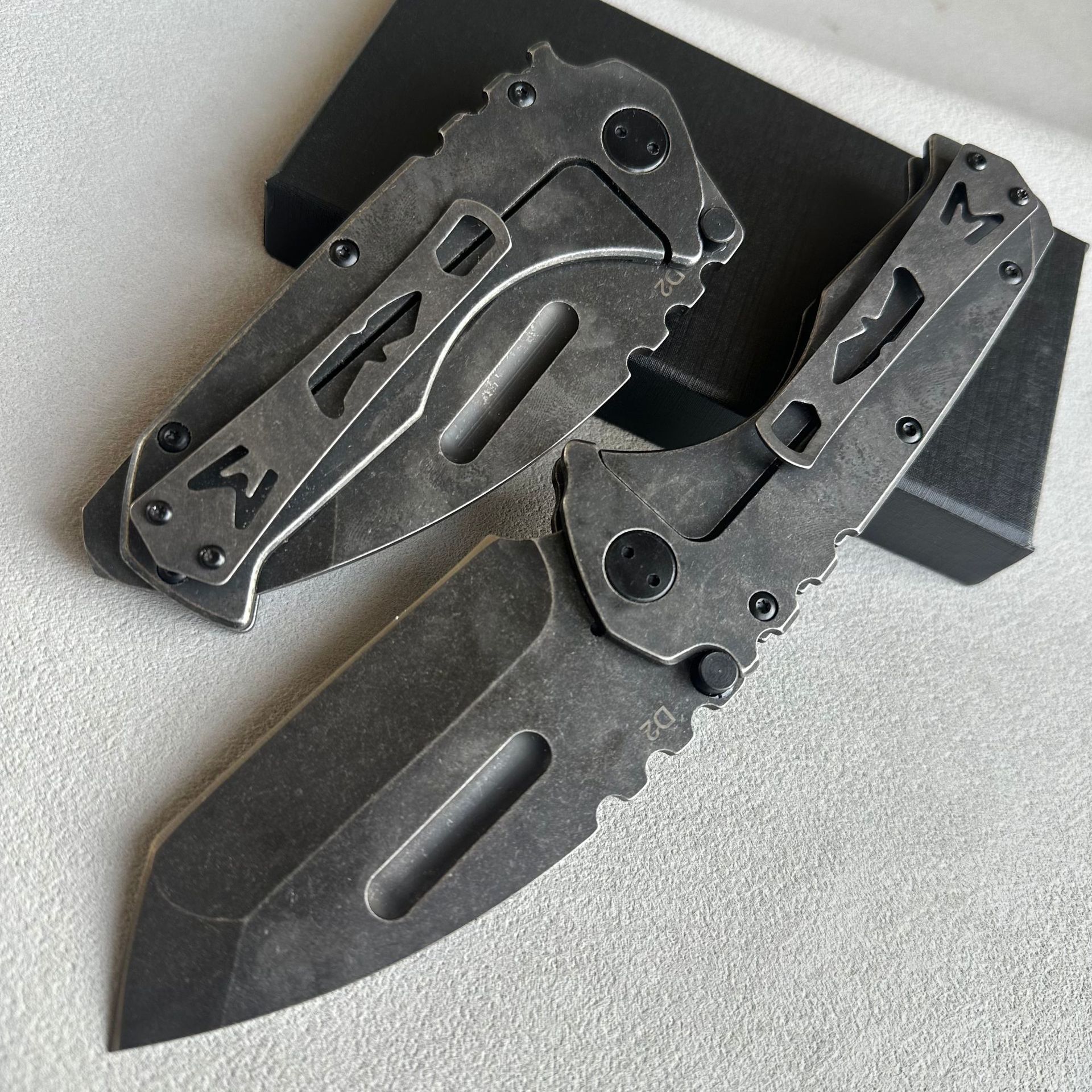 Cuchillo plegable al aire libre pesado de venta caliente transfronteriza D2 de alta calidad, dureza afilada, supervivencia salvaje portátil para acampar