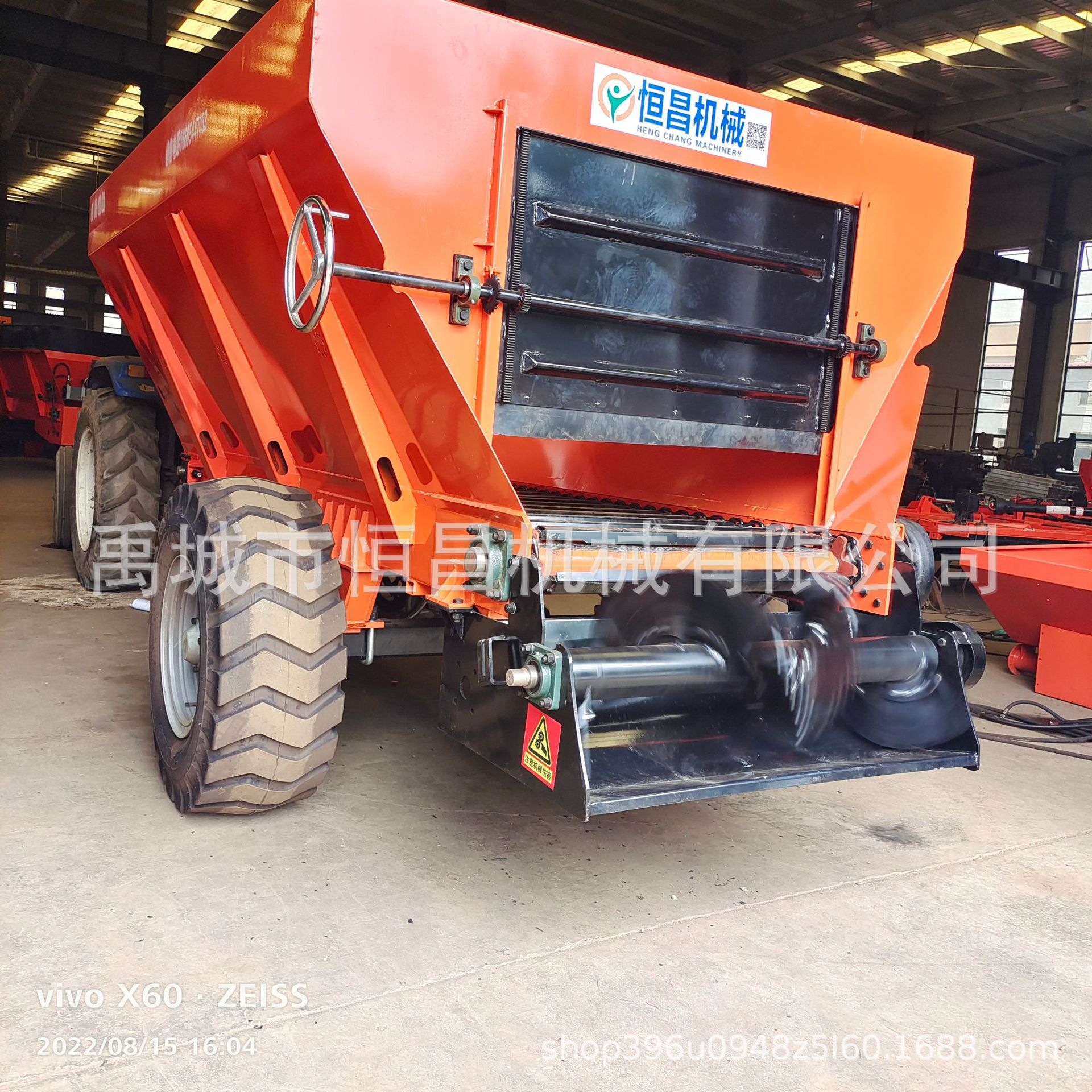 牛羊粪肥抛肥车 撒粪车厂家供应 干湿粪肥撒肥车