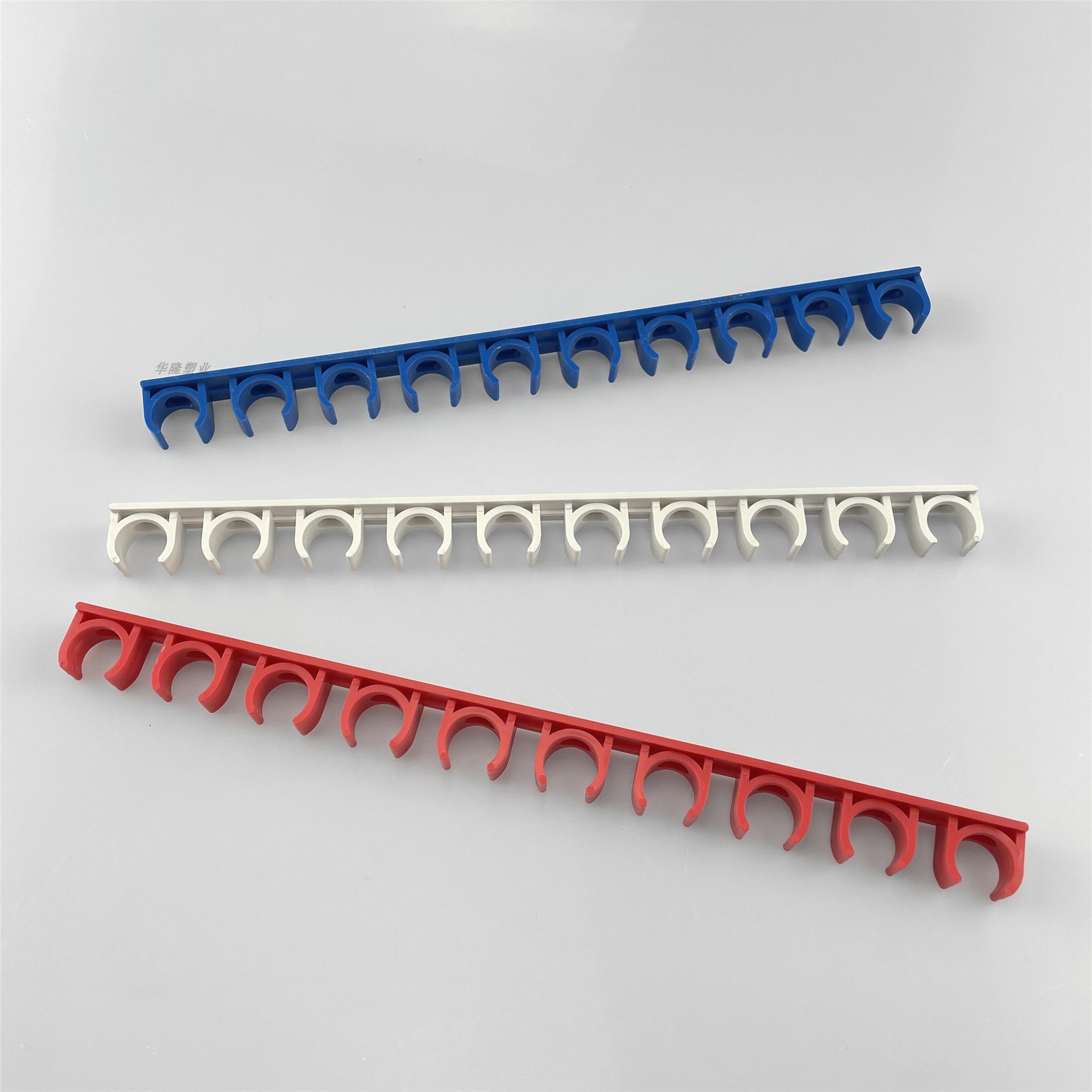 PVC排卡扣电工穿线管U型塑料固定水管162010位连排拼装卡子迫码
