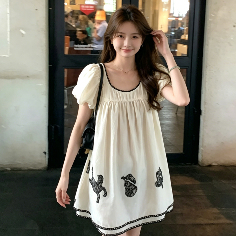 2026 New Summer Style, Beautiful and Unique Design, Stylish White Puff-Sleeve Dress for Petite Figures That Looks Younger 2026 New Summer Style, Beautiful and Unique Design, Stylish White Puff-Sleeve Dress for Petite Figures That Looks Younger