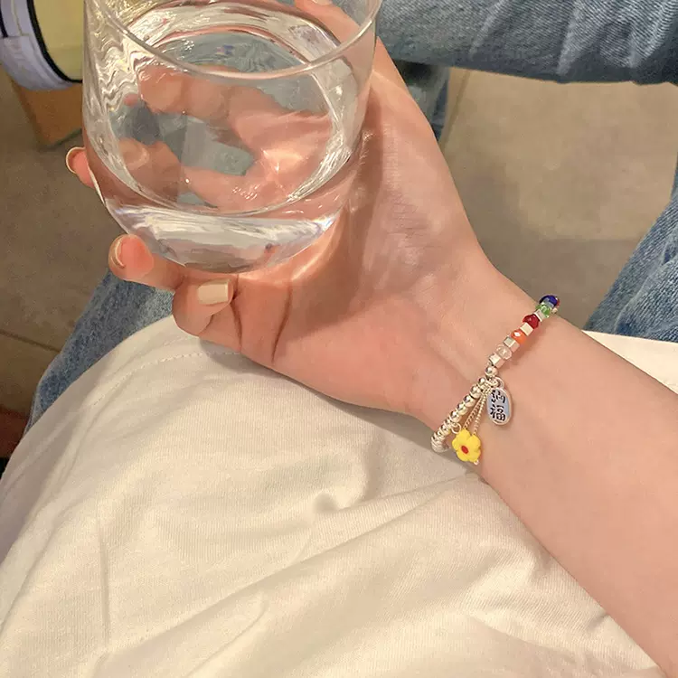夏季彩色水晶串珠手链女ins小众设计感2025年新款潮手饰花朵配饰