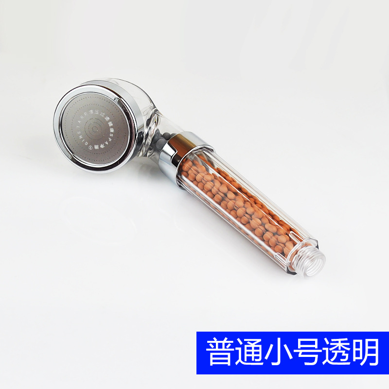 Обычная прозрачная насадка для душа небольшого размера.