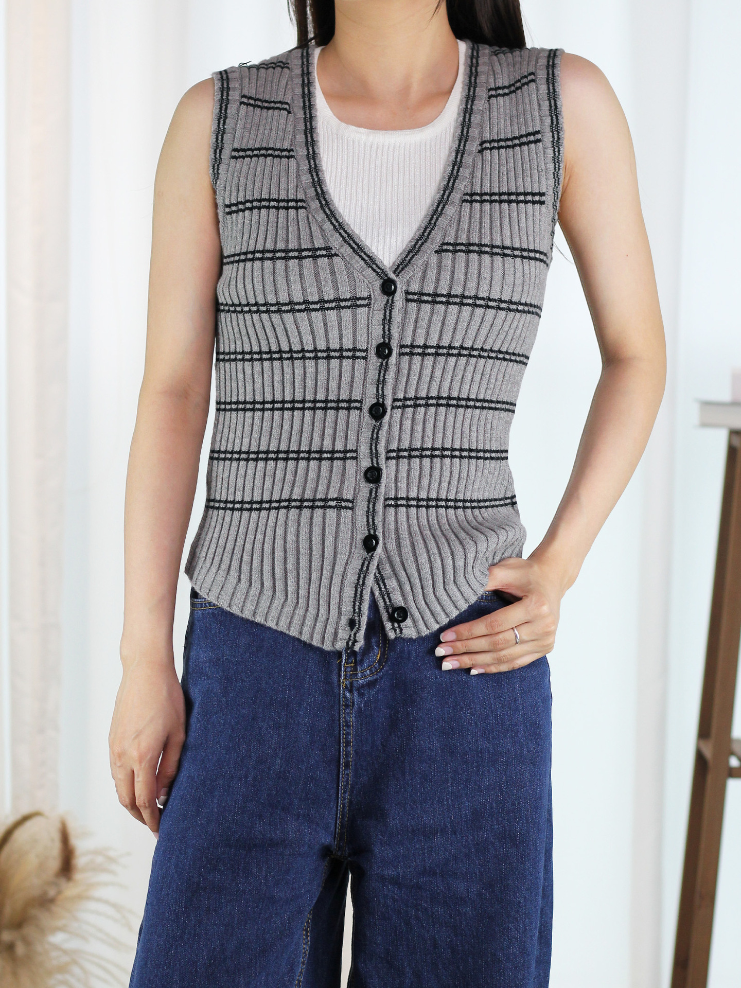 Inventario transfronterizo de ropa de mujer explosión camisa de punto chaleco de mujer V-collar rayas de punto cardigan chaleco de punto suéter al por mayor