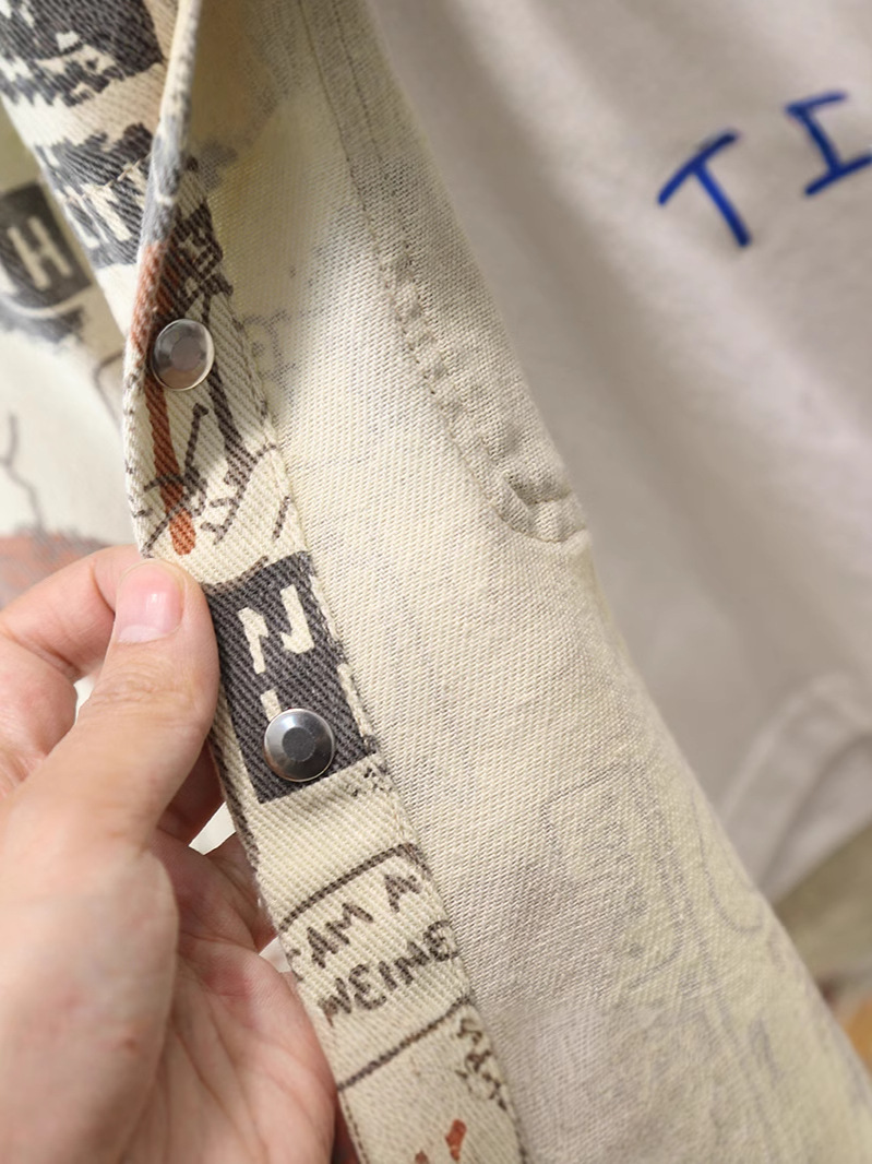 7748 Chaquetas de camisa para niños Ropa para niños de estilo occidental Ropa estampada de primavera y otoño 2025 nueva ropa de primavera de la calle de las celebridades de Internet