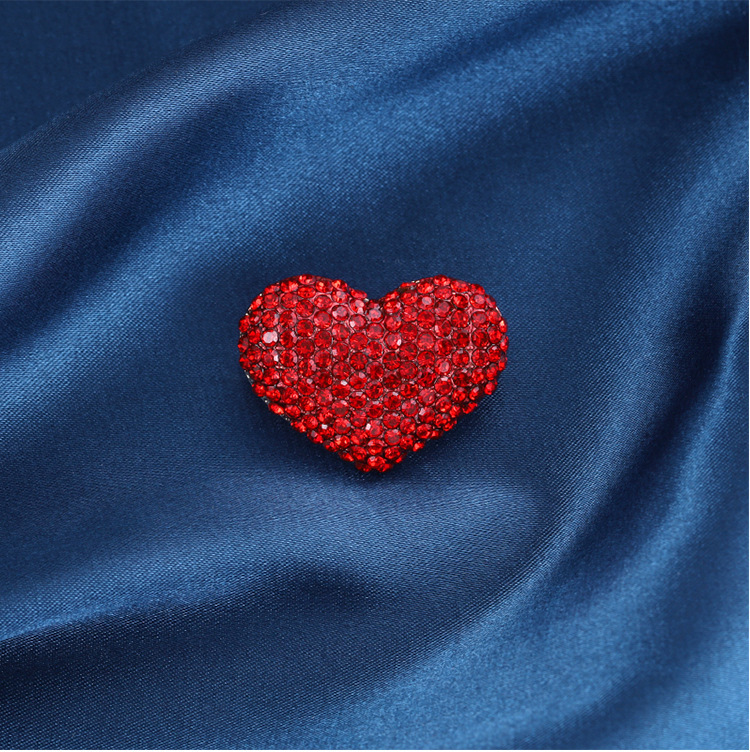 Romántico coreano broche de diamante de amor rojo dulce broche de diamante de corazón de melocotón joyería al por mayor