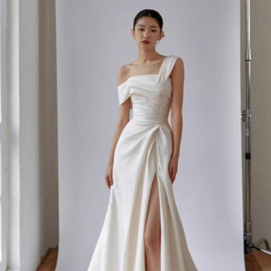 Nuevo Vestido de Noche Blanco de Satén con Hombros Descubiertos, Transparente, Simple y Elegante, con Abertura y Cola de Pez para Banquetes y Fotografía de Viajes 2025