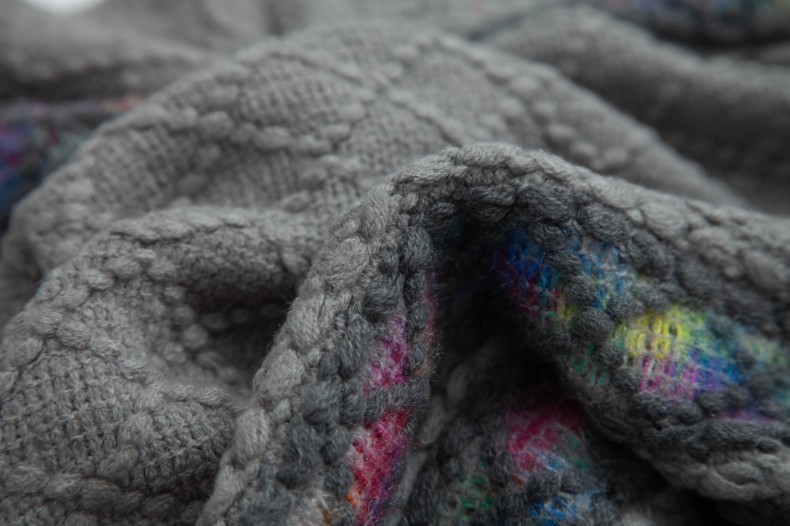 Mantella unisex vintage in maglia tinta unita in stile etnico_voghion.com