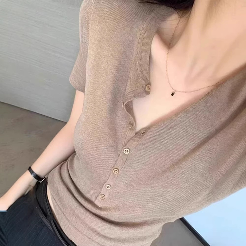 Summer Style Old Money Style Wool Short-Sleeved Knitwear for Women, Slim Fit Half-Open Collar V-Neck T-Shirt, Knitted Base Layer Sweater