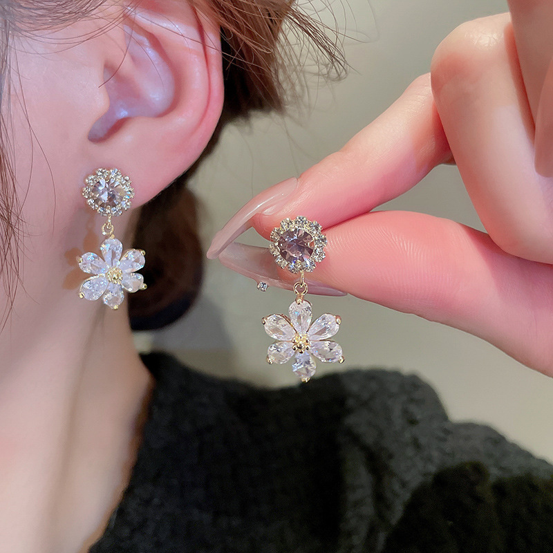 Pendientes de perlas de flor de circón de aguja de plata, pendientes de lujo de alta gama de lujo ligero exquisito, pendientes de todo fósforo blanco de moda de nicho al por mayor