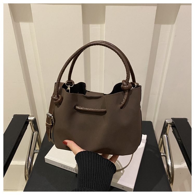 225g Weight Polyester Lining Material Sewing Thread Fashion Element Zipper, Magnetic Buckle Closure Type Top Handle Strap Type Handbag Bags Type Daily Occasion Pu Leather Material Solid Color Pattern All Seasons Season Women's Gender Classic Style Style Bucket Shape Medium Size Women's Medium Pu Leather Solid Color Classic Style Sewing Thread Bucket Zipper Magnetic Buckle Handbag 15