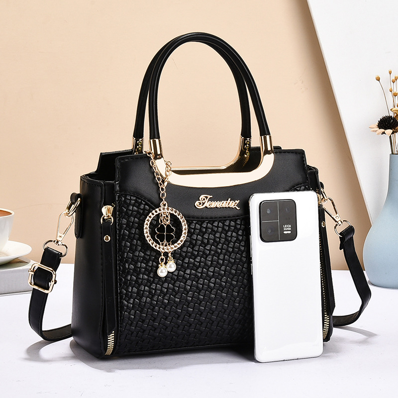 Cross-Border Women's Versatile Woven Handbag New Luxury Texture Shoulder And Crossbody Bag Fashionable And Elegant - Thumbnail 3