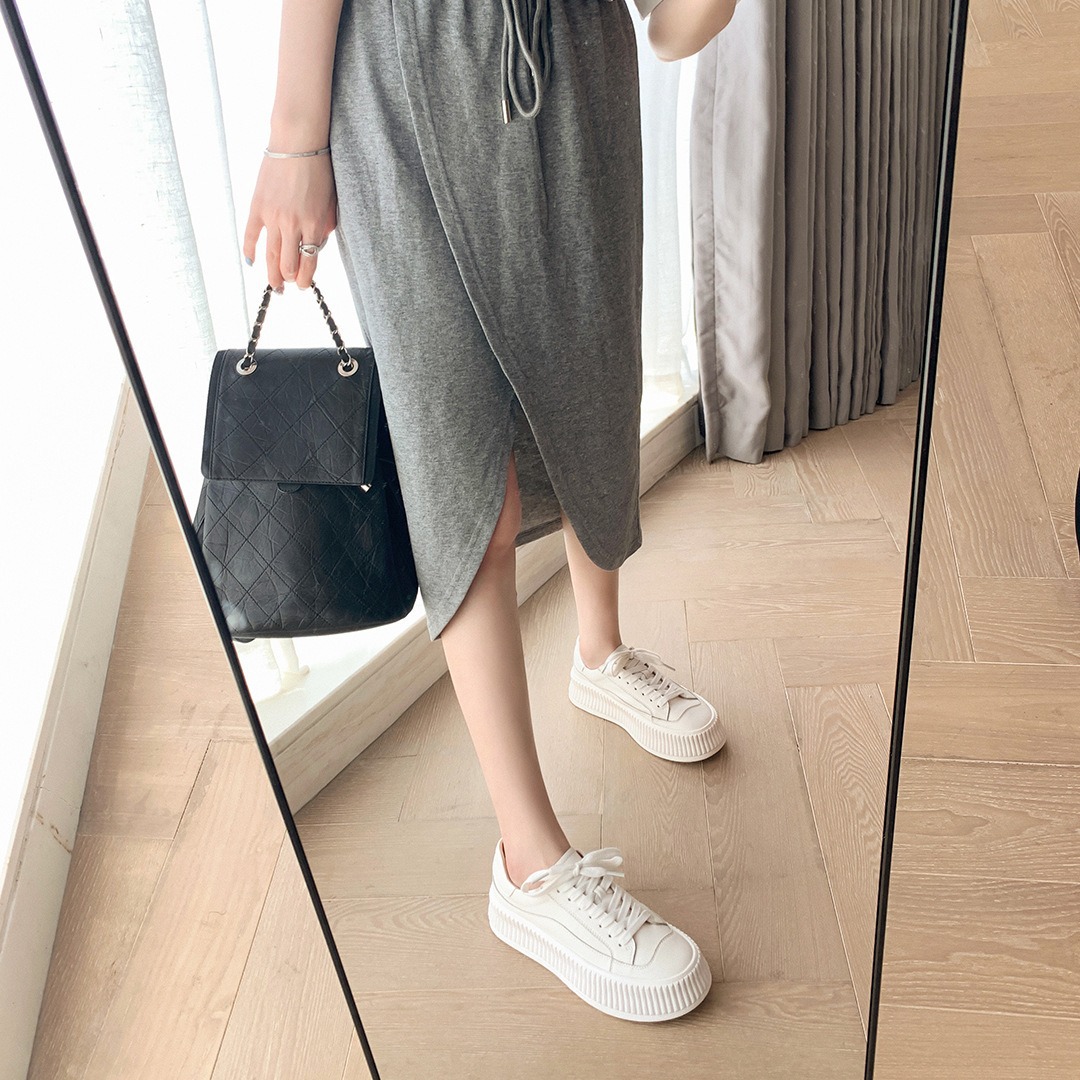 Versión de piel de vaca ~ Grape Madre con zapatos de galletas de suela gruesa zapatos muffin casuales de altura variada zapatos blancos zapatos de skate de mujer