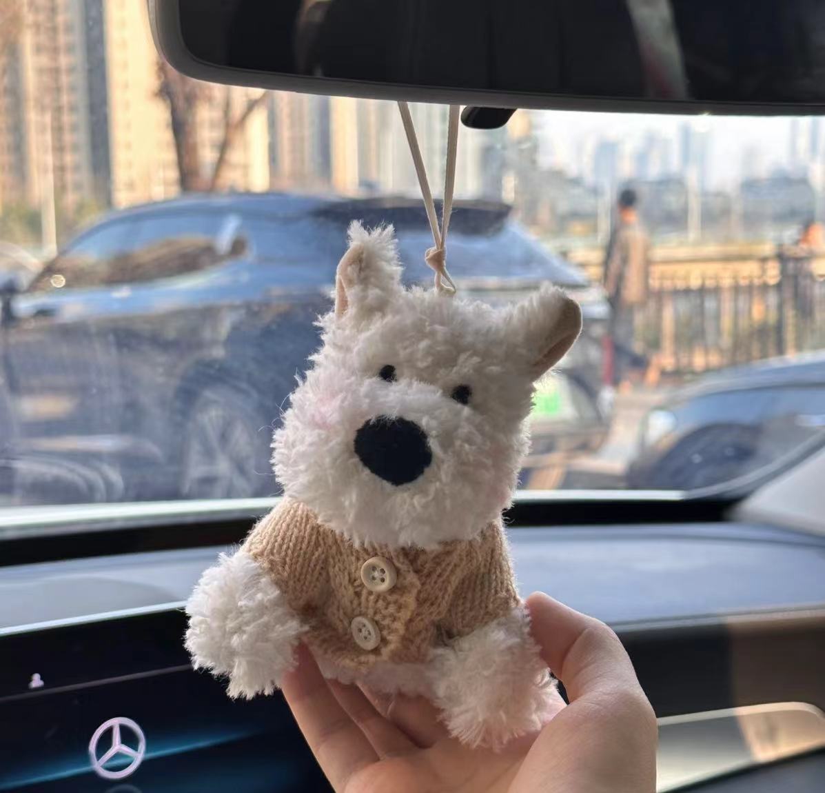 Lindo cachorro garabateado West Highland coche colgante decoración pantalla consola central accesorios de coche adornos de felpa