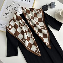 新款ins风时尚大牌棋盘格印花美拉德风棕色棉麻质感女士丝绒丝巾