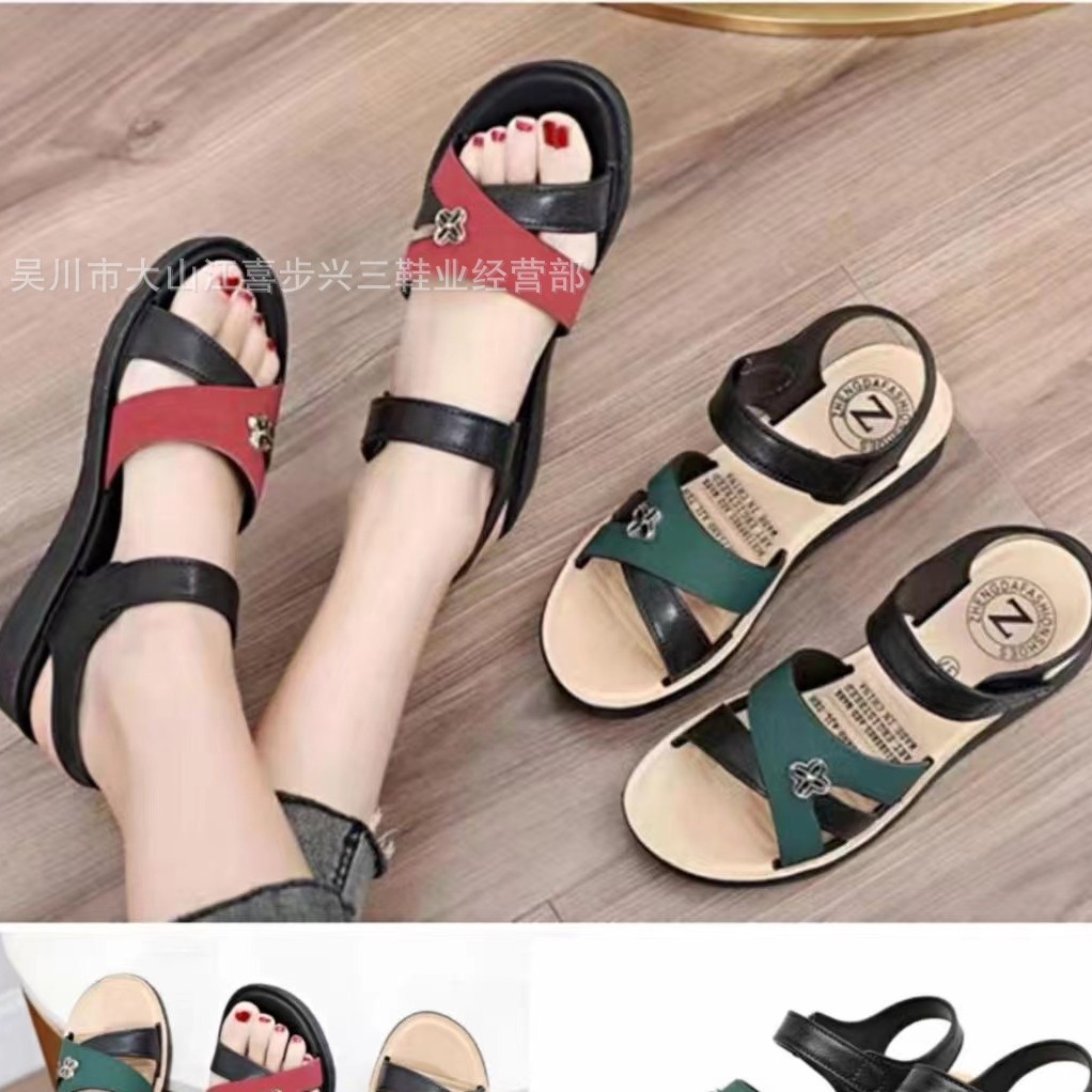 夏新品穿钉入耳平跟女士凉鞋厂家批发户外时尚妈妈逛街百搭女凉鞋