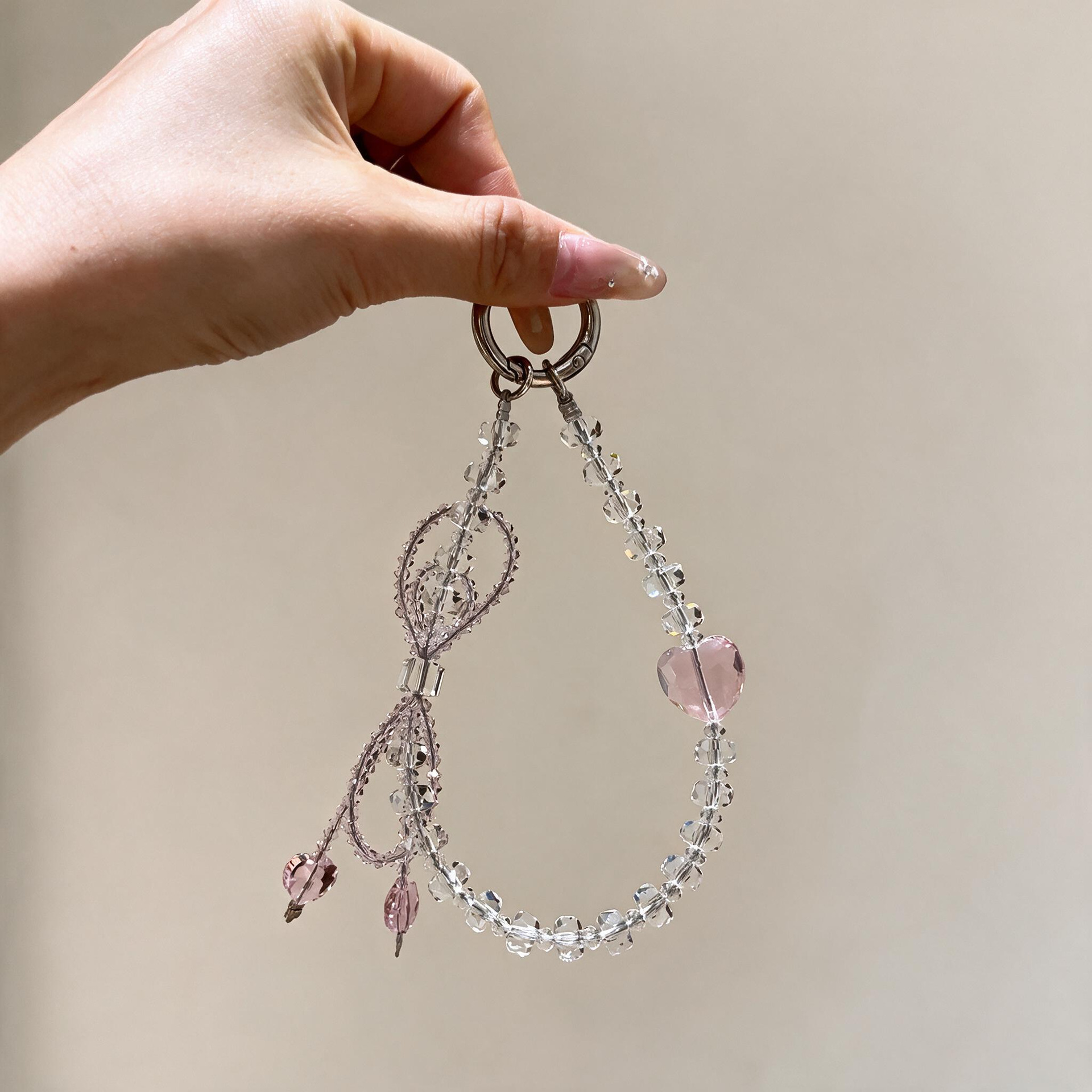Manufacturer wholesale Korean-style phone chains, shiny pink crystal heart phone lanyards, bag charms, and bow phone pendants