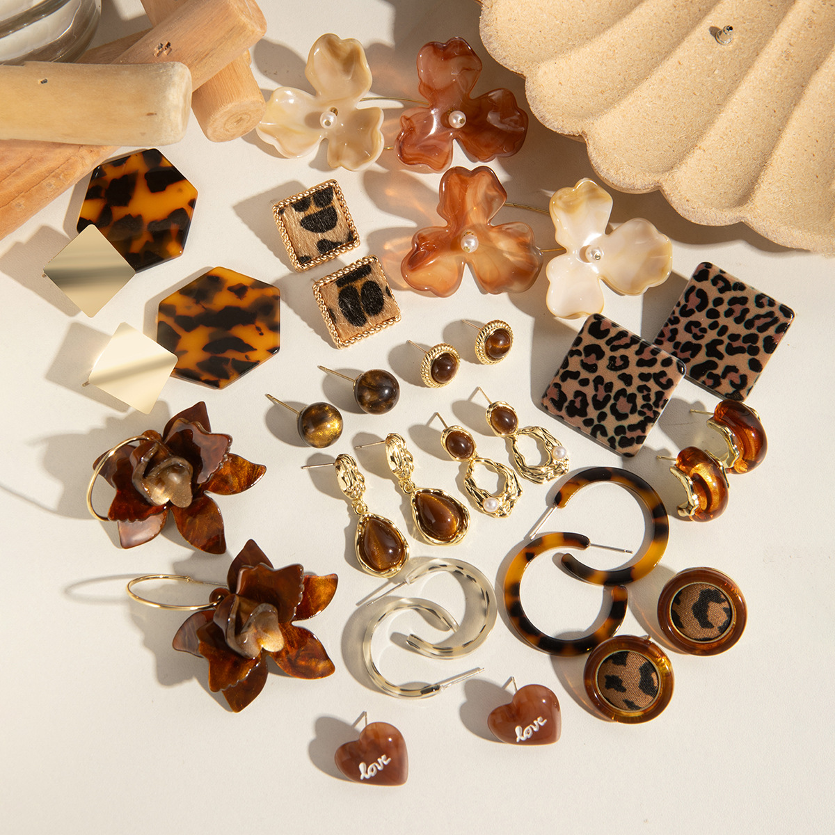 Otoño e Invierno Retro Maillard atmósfera de estampado de leopardo pendientes encantadores de alta calidad de pata de gallo de mariposa pendientes asimétricos