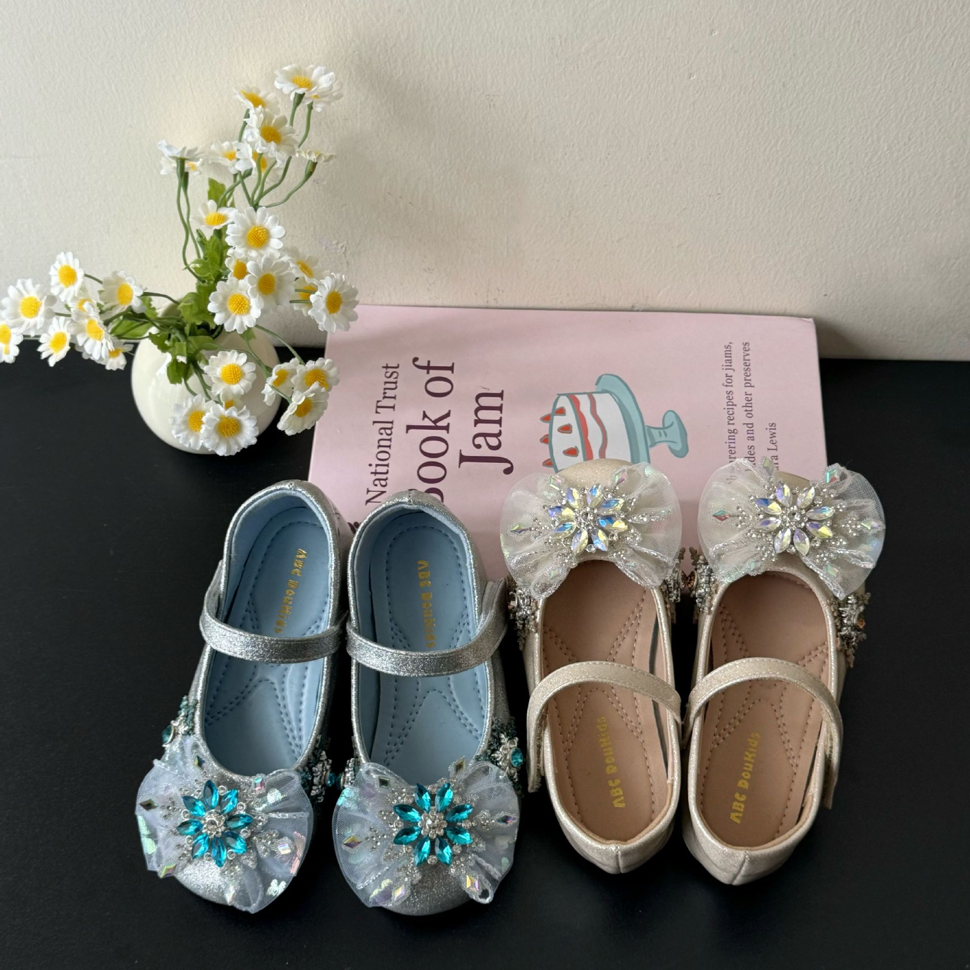 Girls' Crystal Shoes 2026 Spring New Style Kidsren's Fashion Velcro Flat Shoes Baby Rhinestone Soft-Soled Princess Shoes