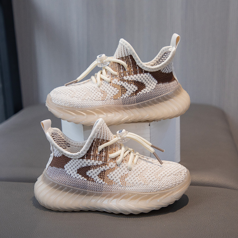 Zapatillas para niños 2025 nuevos zapatos de coco transpirables de tejido volador de verano para niños de mediana edad