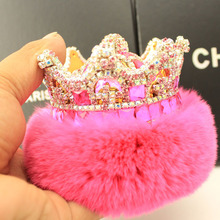 车载摆件皇冠香水座镶钻摆件兔毛摆台香水贴钻汽车内饰代发厂家