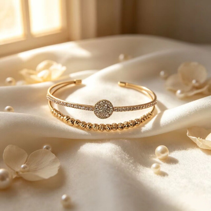 European and American cross-border high-end open-style niche design bracelet for women, featuring cubic zirconia, a unique design, and gold-plated with full diamond embellishments European and American cross-border high-end open-style niche design bracelet for women, featuring cubic zirconia, a unique design, and gold-plated with full diamond embellishments