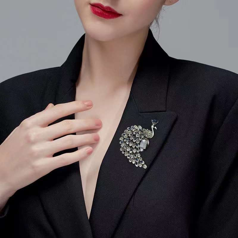 Peacock Pattern Women'S Gender Retro Pin Peacock Alloy Inlay Artificial Gemstones Women'S Brooches