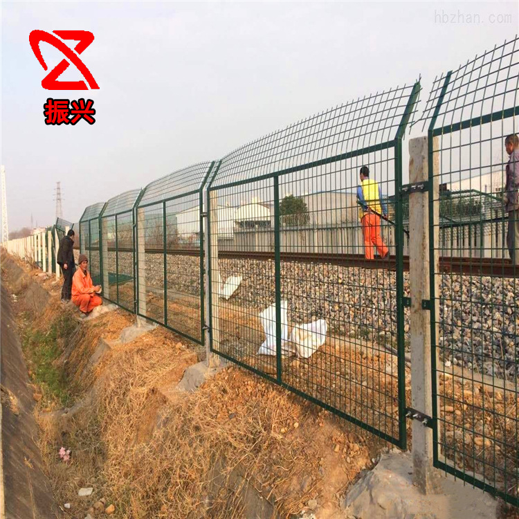 厂家直供边框护栏网 铁丝网防盗网高速公路铁路防护扁铁护栏网