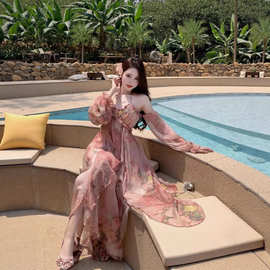 2026源头工厂夏日度假风垂顺飘逸绝 美印花挂脖吊带连衣裙