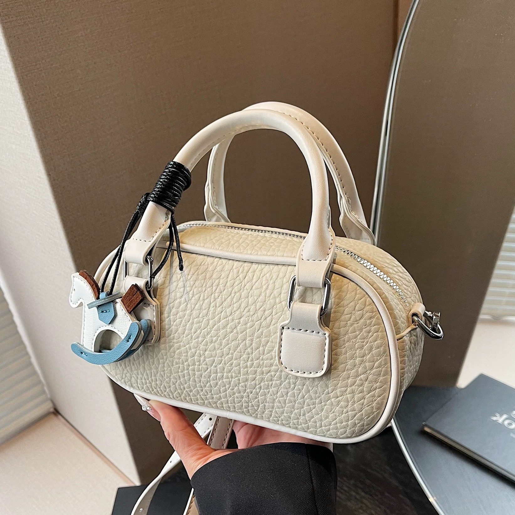 Small bag, shoulder bag, handheld one-shoulder bag, purse, high-quality style, western style