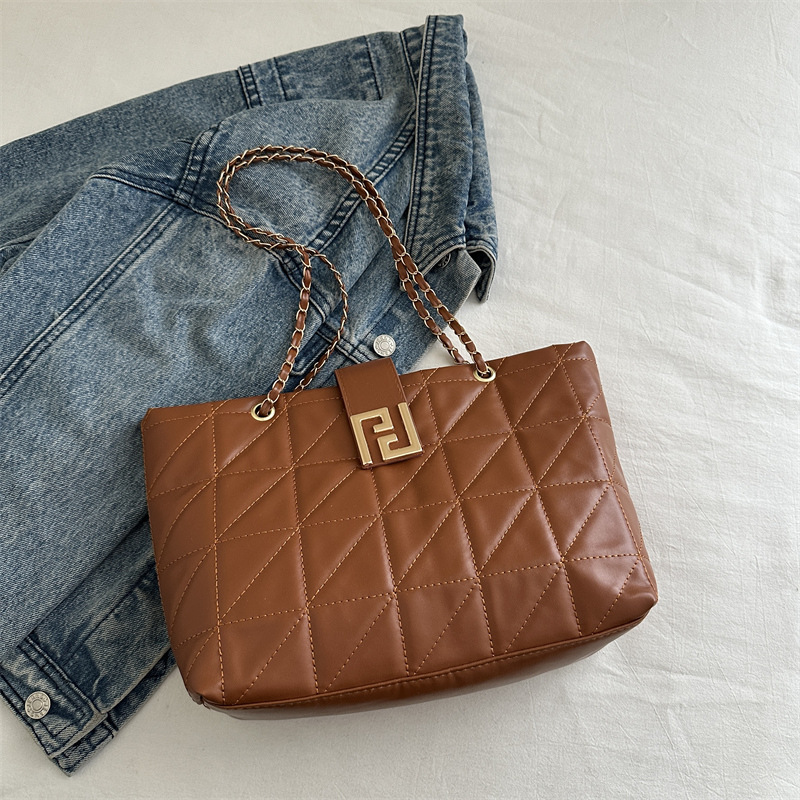 Bolso grande casual mujer simple aire occidental cadena de costura bolso de hombro 2025 verano nuevo bolso de alta capacidad