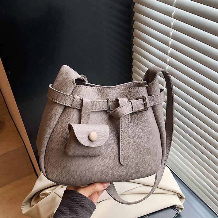 Bolso de cubo de aire extranjero de tendencia transfronteriza para mujer 2025 nuevo bolso de mensajero de viaje casual bolso de hombro de axila de moda de todo fósforo