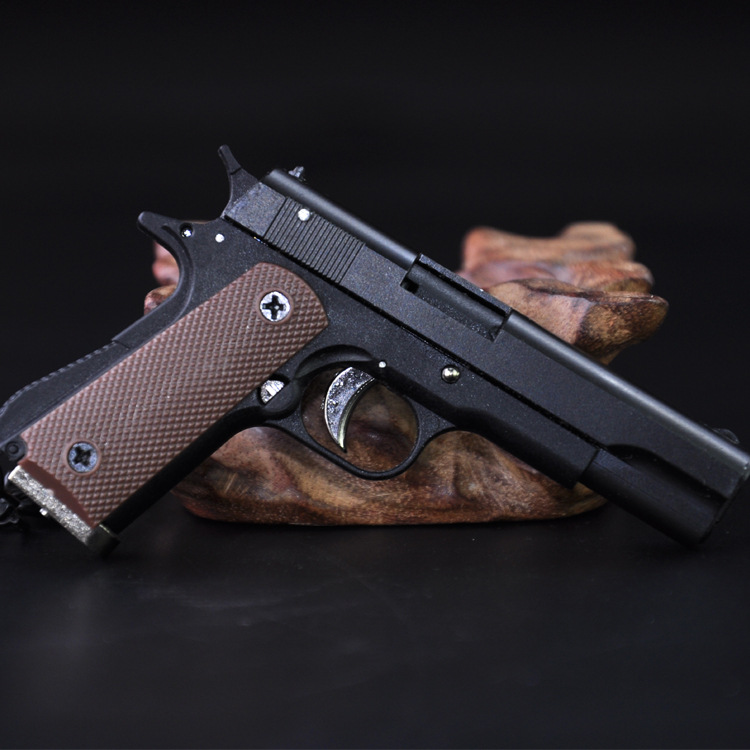 1:3 Colt 1911 5.jpg