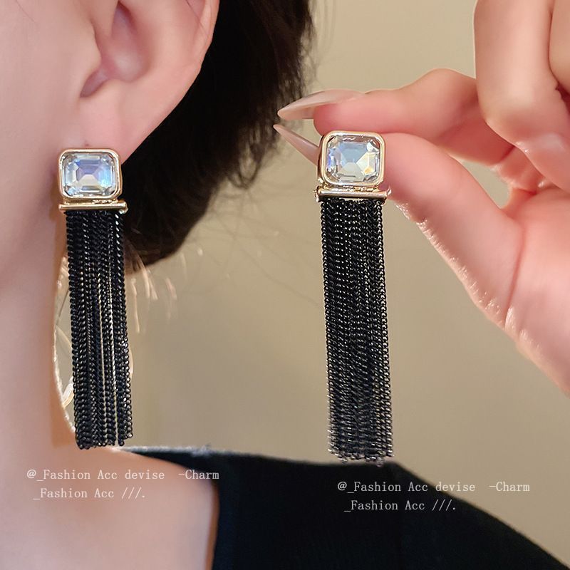 Pendientes de perlas de cristal de diamante de aguja de plata pendientes largos de lujo de Luz Retro europeo y americano pendientes dulces frescos de alto grado para mujeres