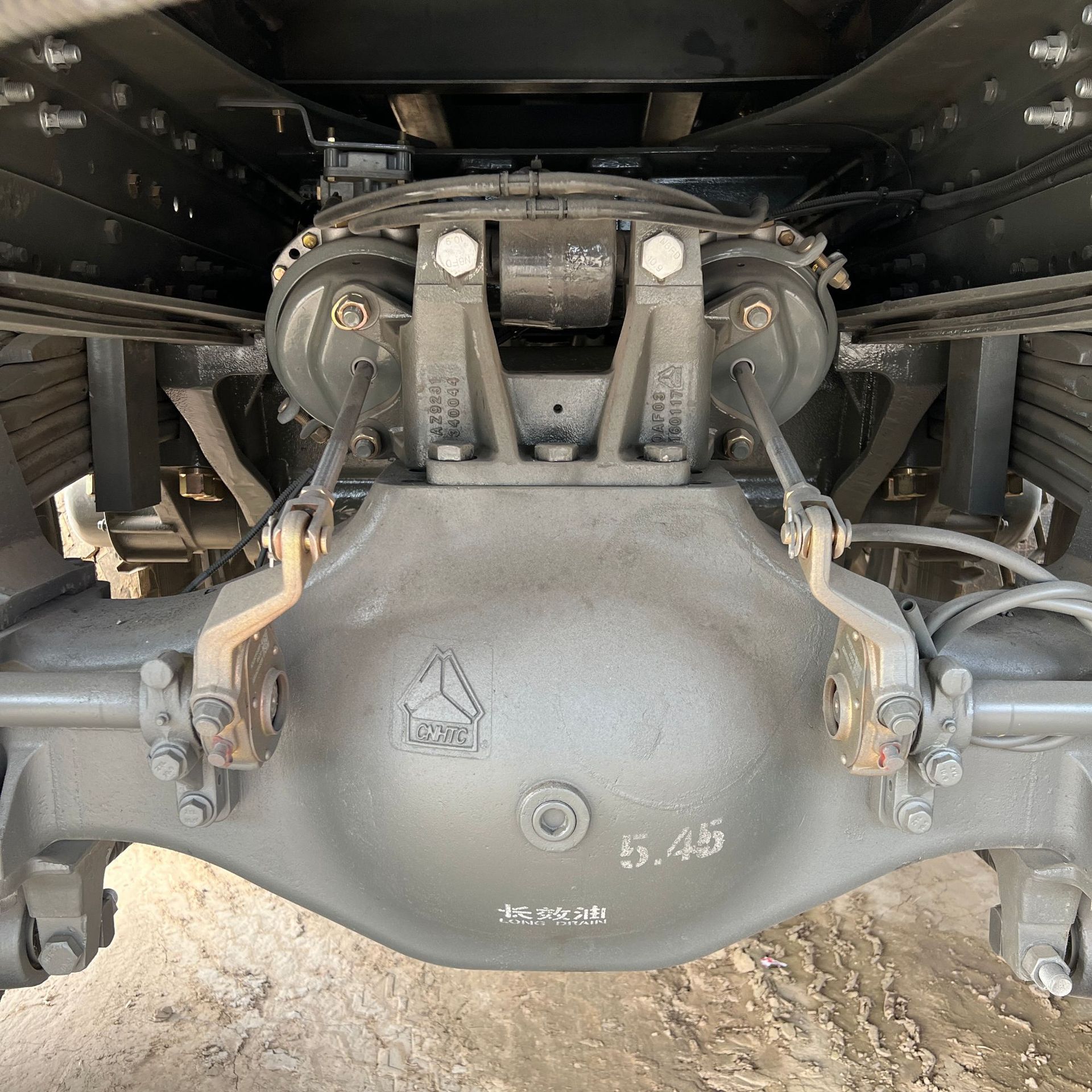 China Heavy Duty Truck Howo 12-Wheel Dump Truck, Tipper Truck, Earthmoving Truck, Engineering Transport Vehicle Exported to Africa and Central Asia