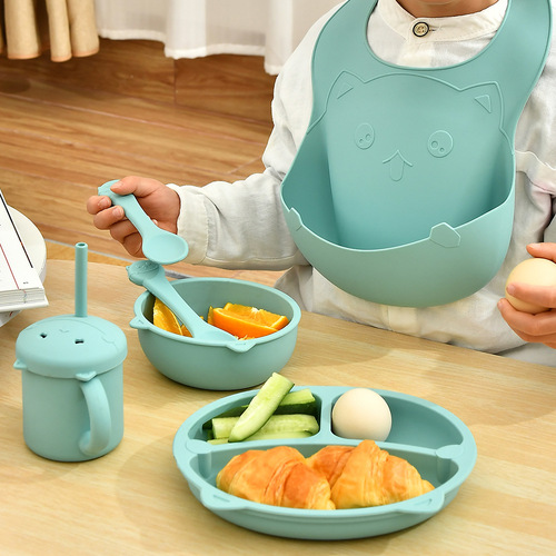 跨境卡通儿童餐具套装硅胶辅食碗口水兜宝宝硅胶勺子叉子抗菌餐具