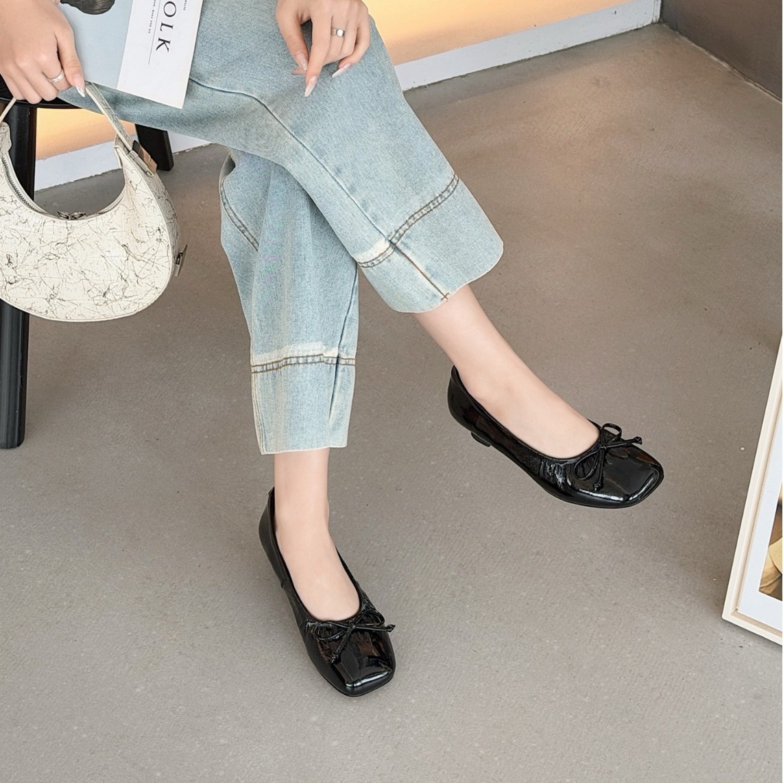 Giày ballet nữ da thật mũi tròn, gót thấp, nơ xinh, miệng nông, xỏ chân tiện lợi — Màu đen, Màu trắng be