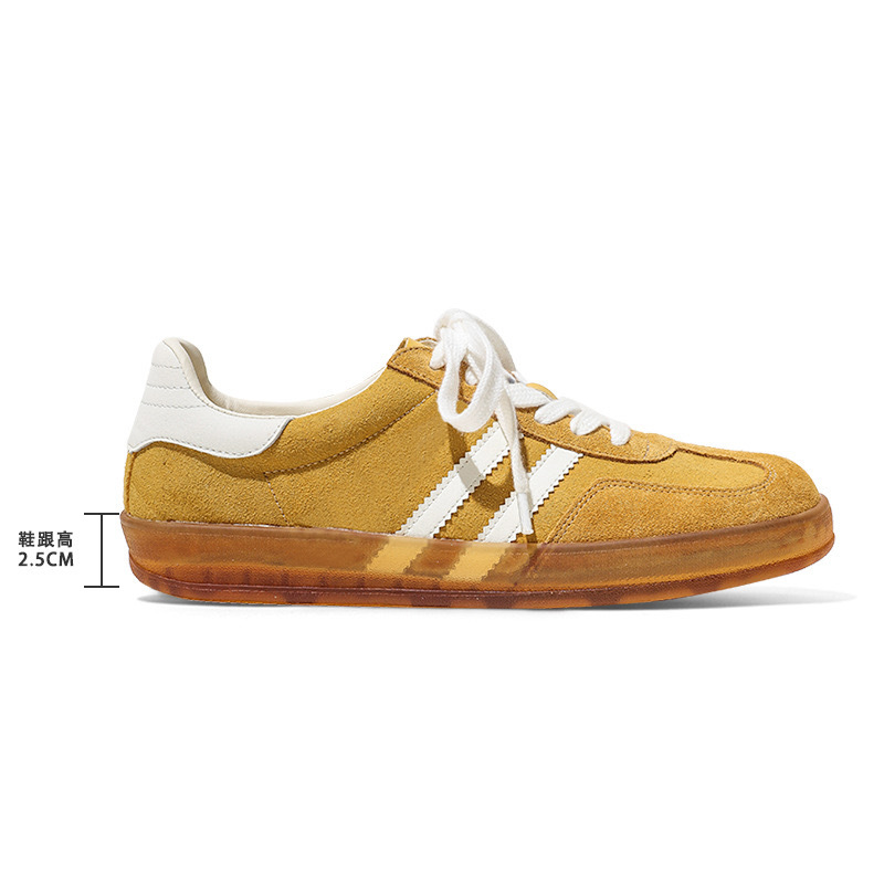 Versión de piel de vaca 2025 nuevo estilo rosa fresa oso cuero zapatos de entrenamiento alemán mujeres realzado zapatos Forrest Gump zapatillas deportivas casuales