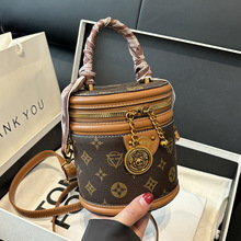 С���͹�ӡ���μ�б����¿���ϻ�ˮͰ���羳�r������AͲ��Ů