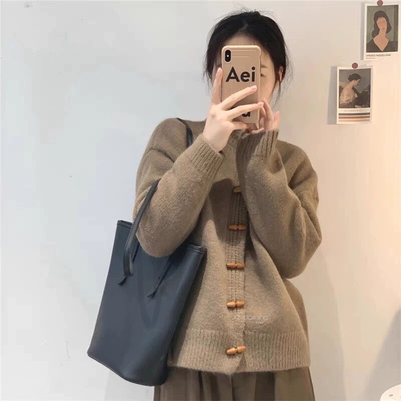 圆领牛角扣简约慵懒毛衣女短上衣外套秋冬新款韩系穿搭针织衫开衫|undefined